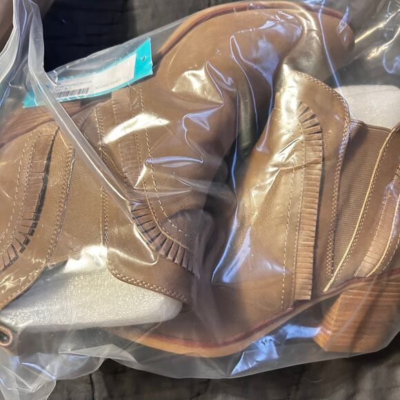 MIA Carrol Ruffle Boot 8.5 Tan Taupe NWOT Western Boho Heel Ankle Bootie Fringe - Picture 7 of 7